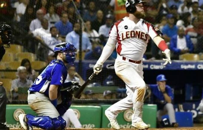 Licey selecciona a Eric Filia y Toros al cubano Yunesky Maya para la final