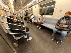 Defensores de pasajeros presentan plan de seguridad para el metro de NYC más allá del patrullaje policial