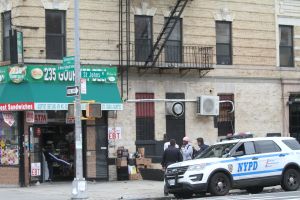 Ciclista sicario mató a balazos a pasajero de auto en semáforo de Nueva York