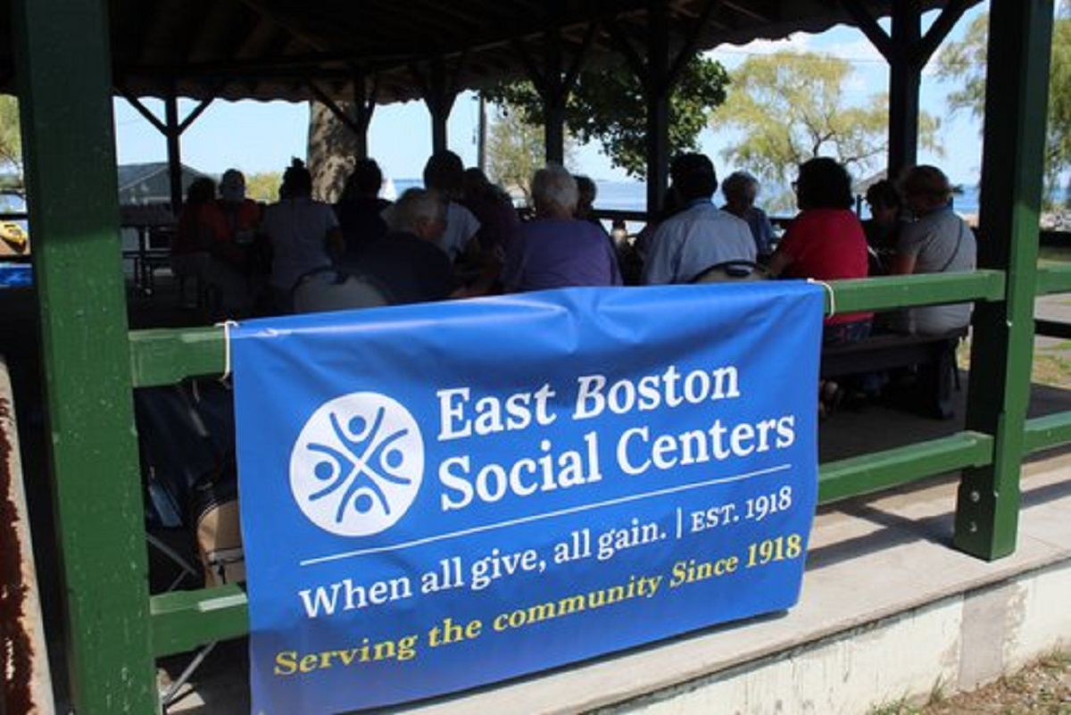 East Boston Social Centers invita celebrar la recaudación de fondos en el New England Aquarium