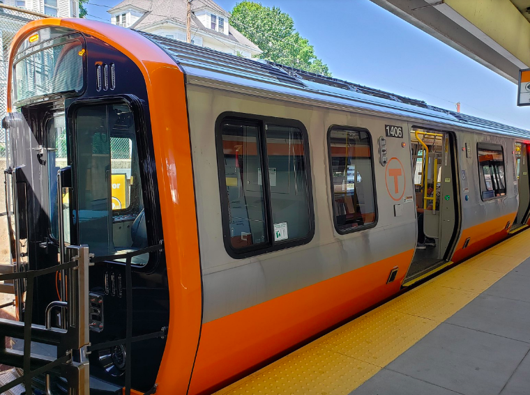 Gerente general de MBTA se disculpa por no comunicar los problemas de la línea naranja