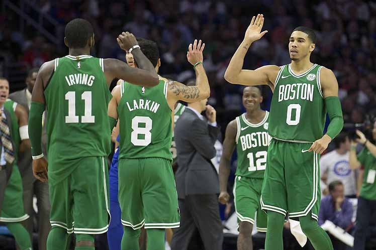 Celtics de Boston por mantener invicto en baloncesto de NBA