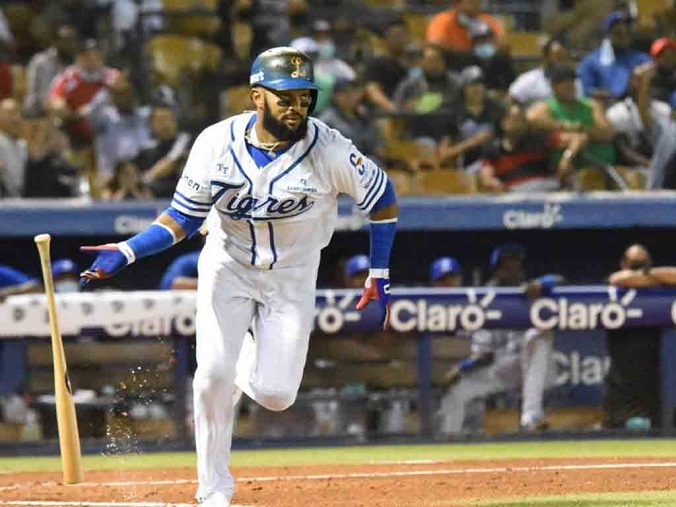 Licey mantiene la punta en Liga Dominicana de Béisbol