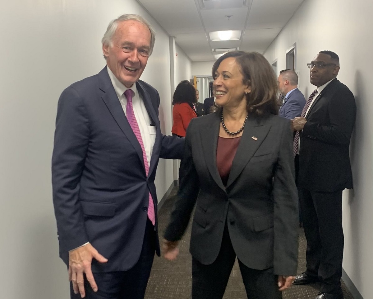 Harris, Markey y Pressley conversaron sobre la Ley de Reducción de la Inflación