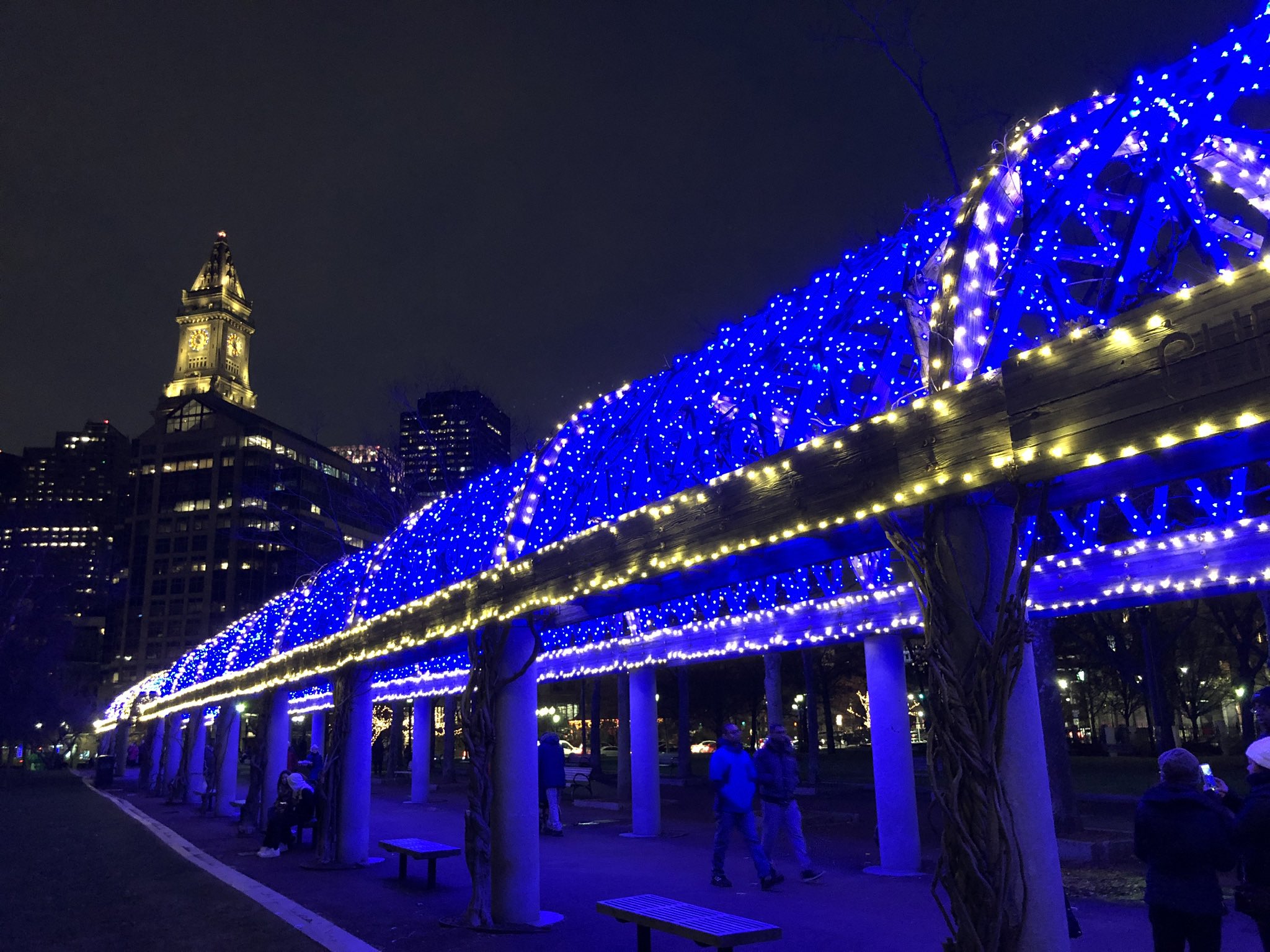 Boston se ilumina para celebrar el inicio de la navidad