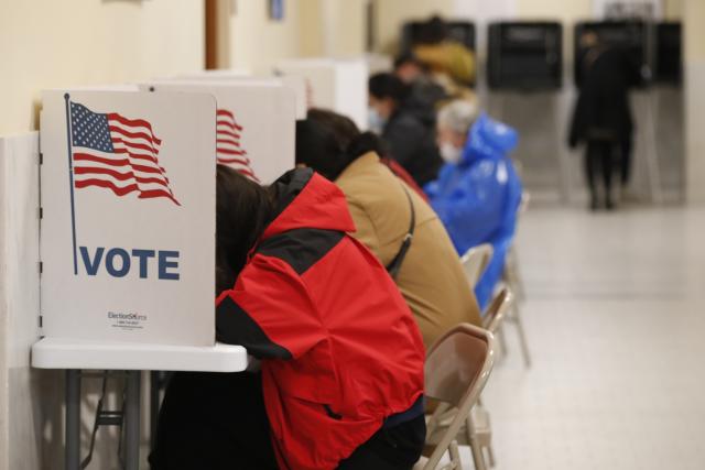 Más hispanos votaron demócrata en elecciones del pasado martes en EEUU