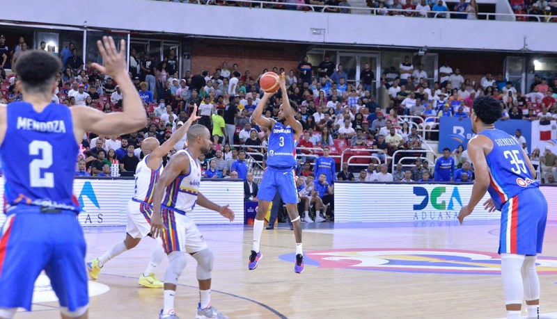 Presidente felicita al baloncesto dominicano por victorias