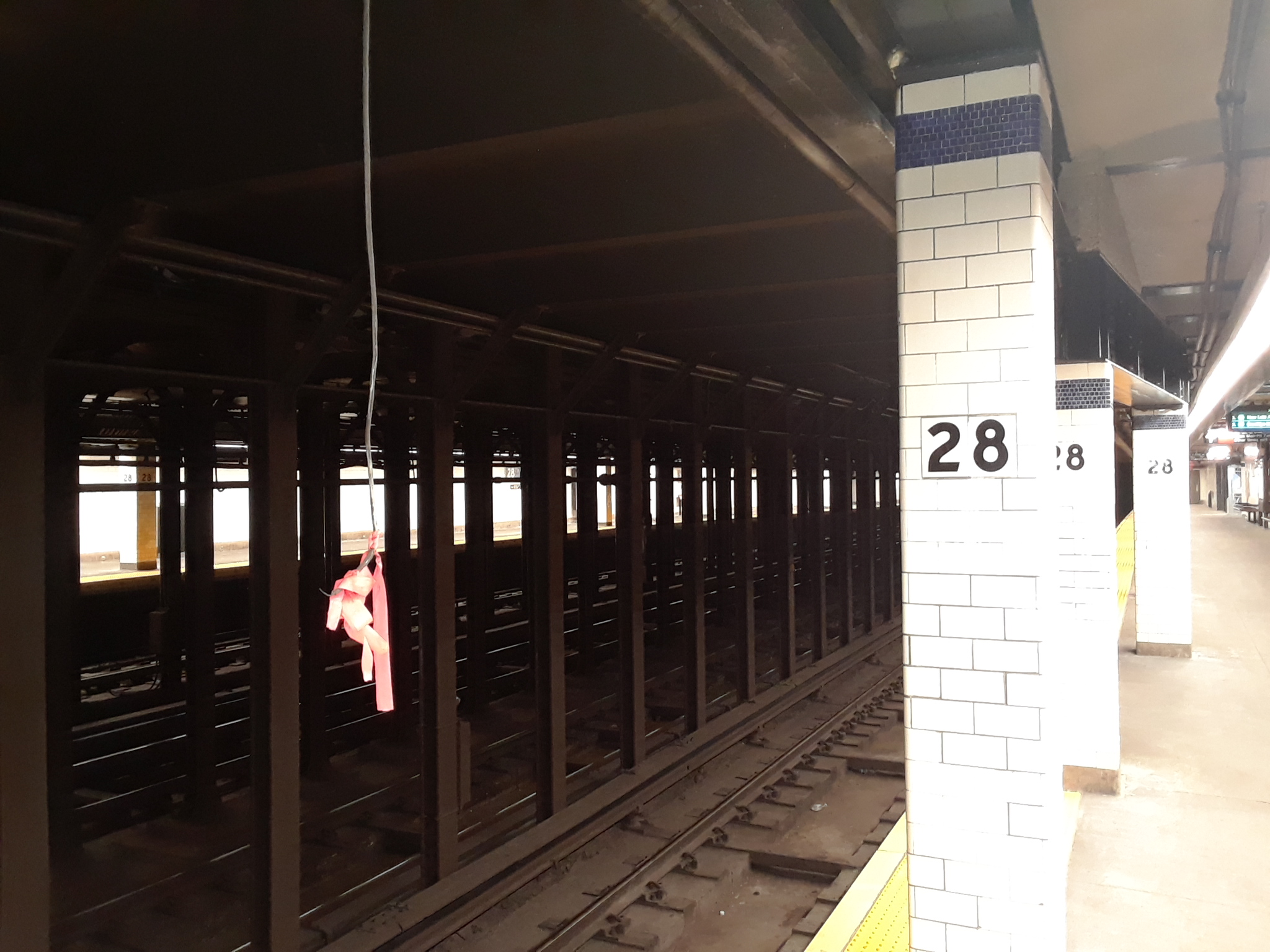 Insólito: hallan rifle en basura de estación del Metro de Nueva York