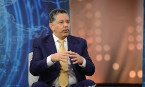 José Ricardo Taveras respalda la decisión de Abinader, pero le exige más y lo critica