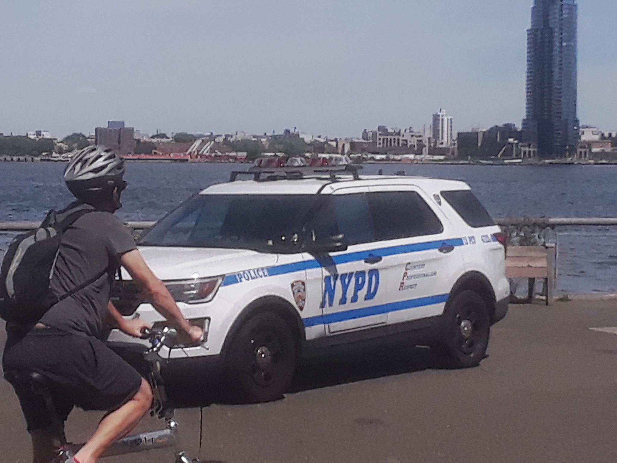 Hallan cadáver de mujer mayor en East River de Nueva York