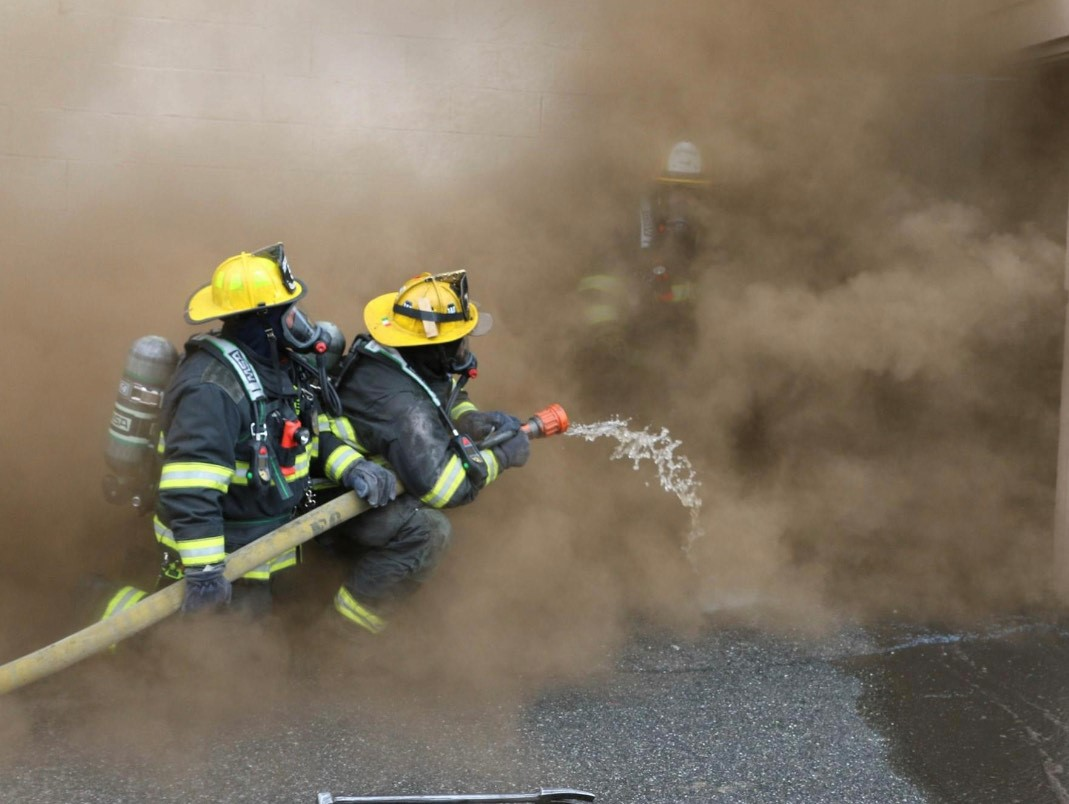 Gran incendio destruyó el antiguo Anthony’s Cummaquid Inn en Yarmouth, Massachusetts