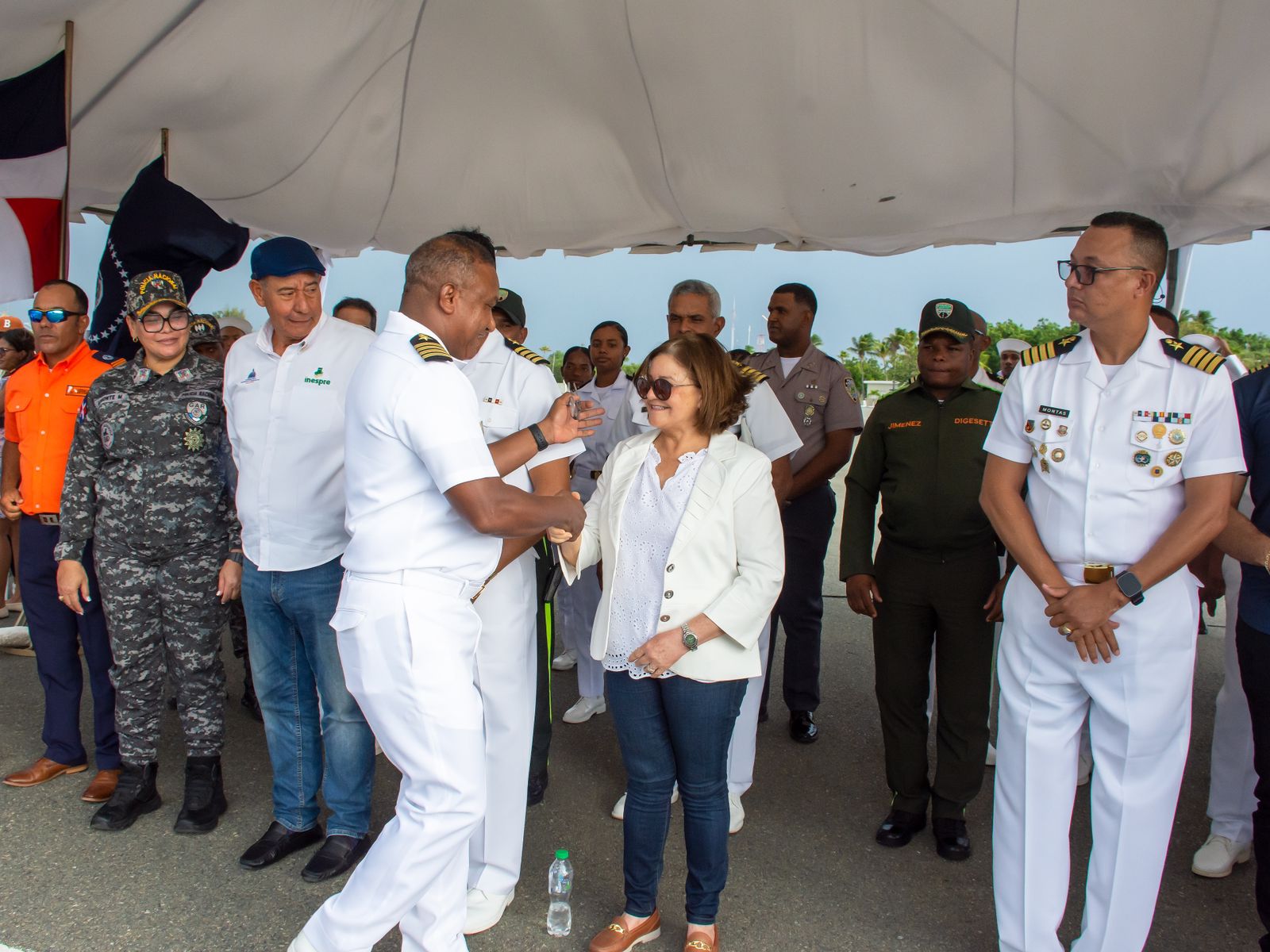 Gobernadora recibe Crucero Nacional de Instrucción para Guardiamarinas