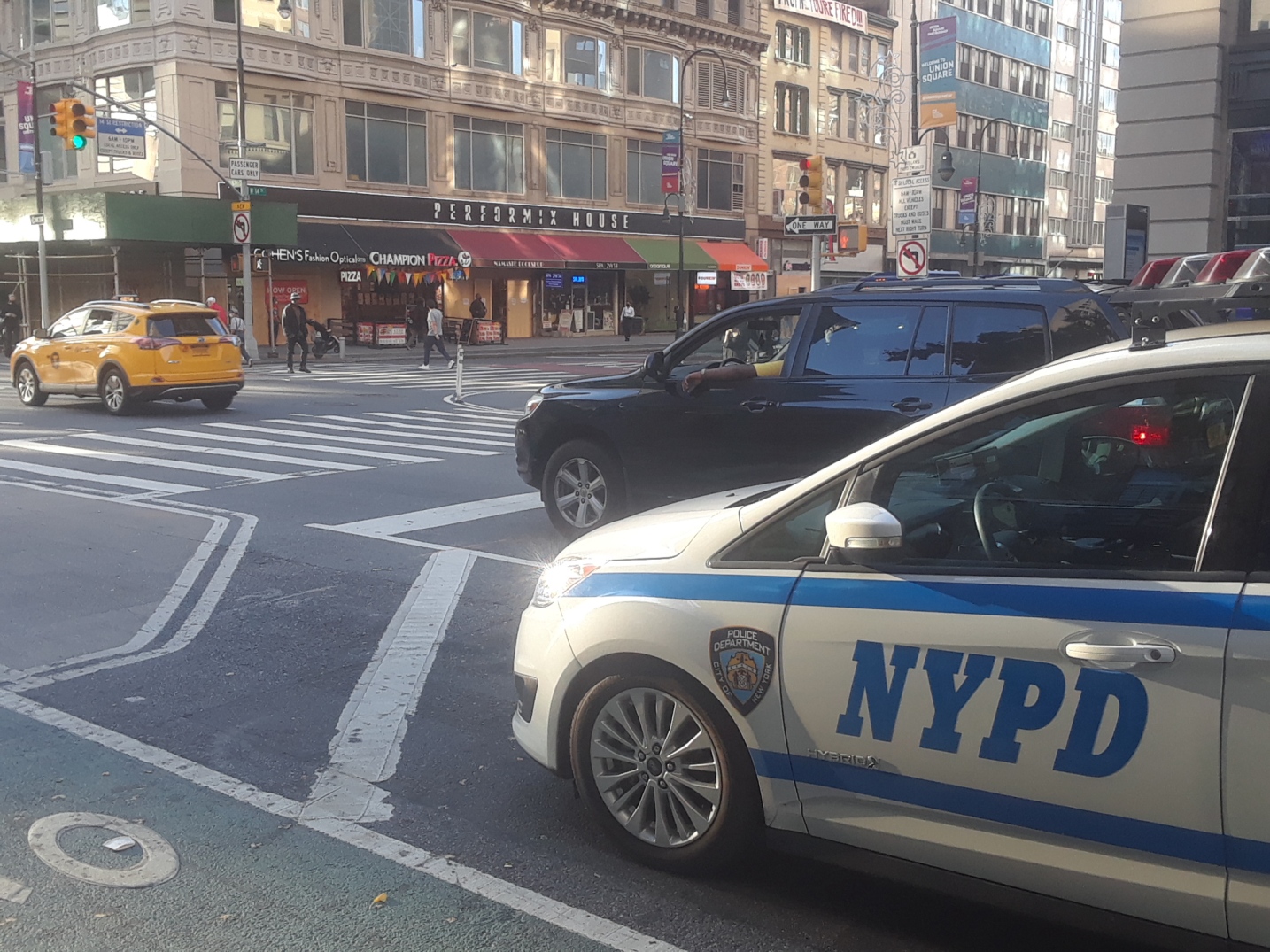 Latino despedido baleó a su ex jefe a plena luz en calle de Nueva York