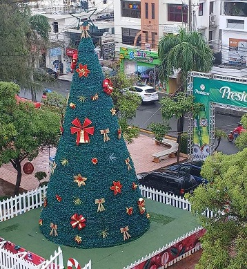 Árbol navideño municipal de Baní será encendido hoy