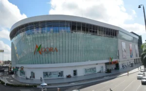 Fallece hombre tras caer desde los balcones de Ágora Mall