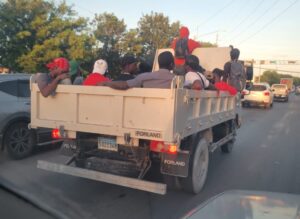 Supuesta presencia de haitianos indocumentados transitando libremente en Bávaro genera preocupación