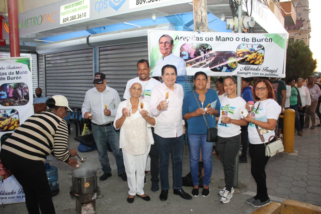 Pastor y ex senador Milcíades Franjul mantiene tradición de arepitas de mano o Burén